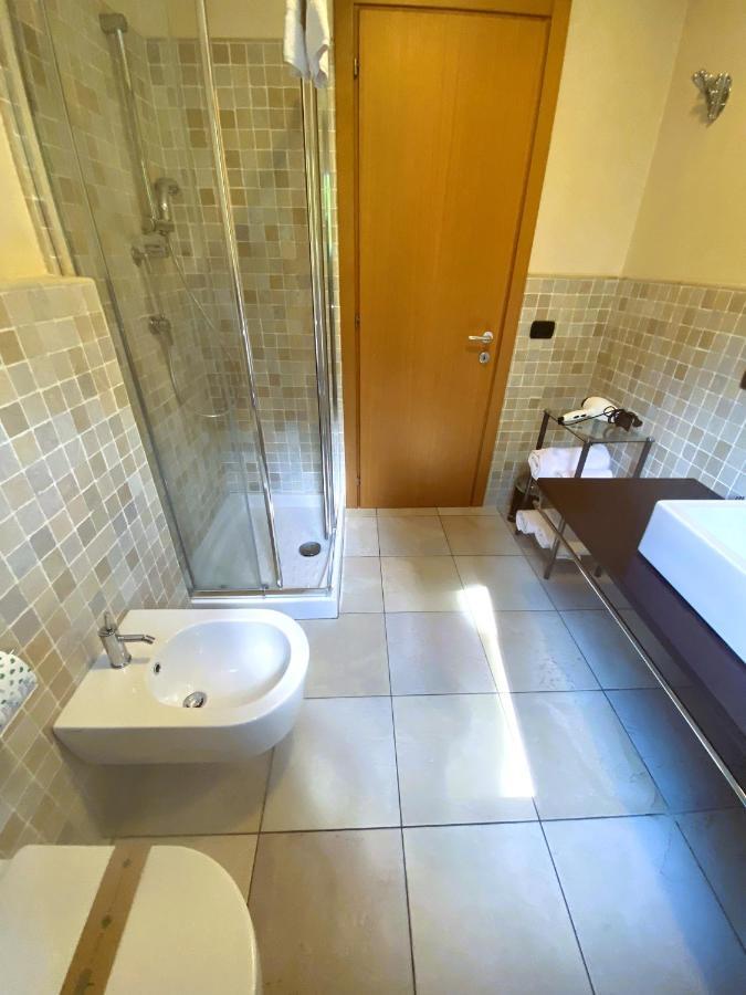 סלה מראזינו Vela Di Soleville Camere Con E Senza Vista Lago Con Ristorante & Pizzeria מראה חיצוני תמונה