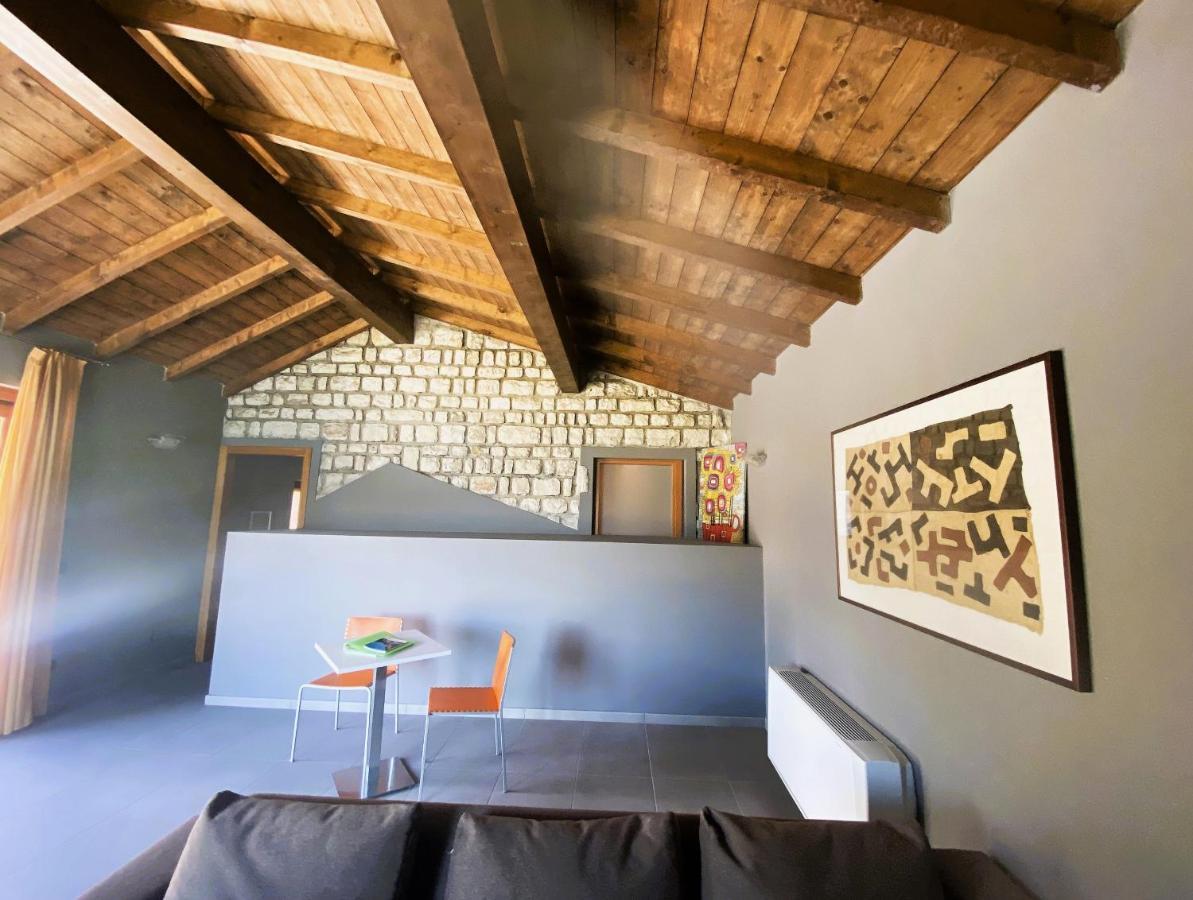 סלה מראזינו Vela Di Soleville Camere Con E Senza Vista Lago Con Ristorante & Pizzeria מראה חיצוני תמונה
