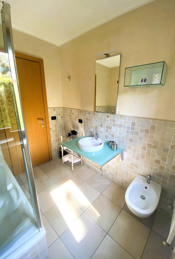 סלה מראזינו Vela Di Soleville Camere Con E Senza Vista Lago Con Ristorante & Pizzeria מראה חיצוני תמונה