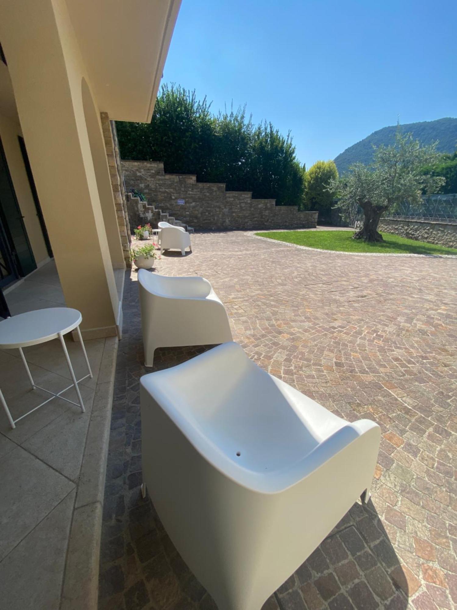 סלה מראזינו Vela Di Soleville Camere Con E Senza Vista Lago Con Ristorante & Pizzeria מראה חיצוני תמונה